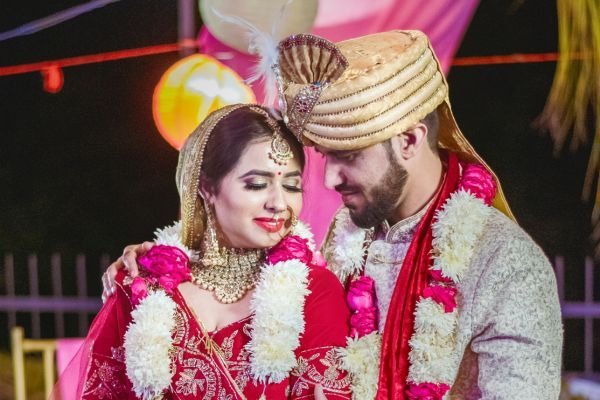 candid wedding photos